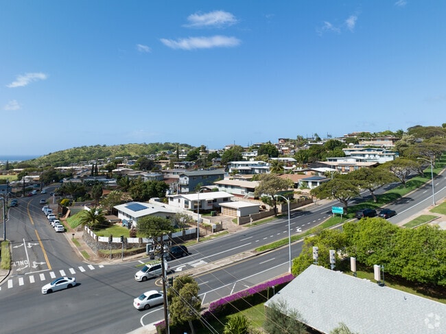 Single family homes along Kapolei have a short drive to the Wet and Wild Water Park.