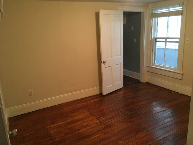 936 W Beverley St, Staunton, VA 24401 - photo 5