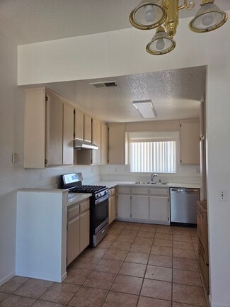 9004 I Ave Unit C, Hesperia, CA 92345