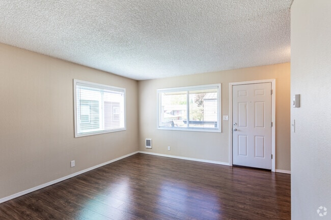 2BR, 1BA - 576 SF