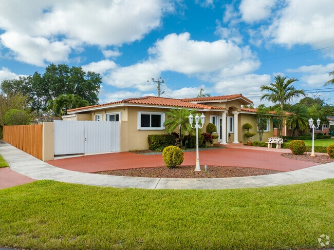 Ranch style homes are scattered throughout Biscayne Gardens East.