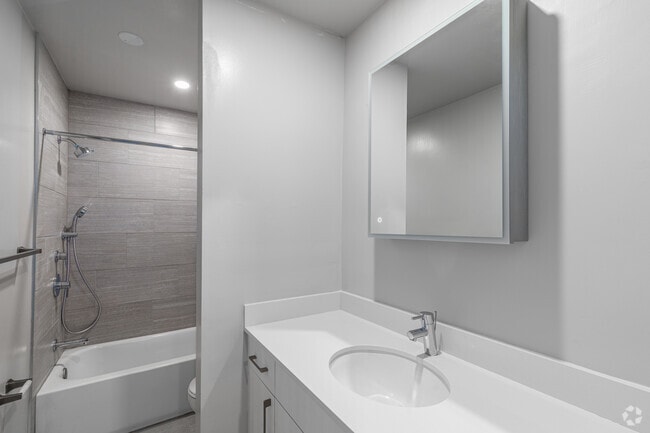 2 BR, 1.5 BA - 1032SF - Primary Bathroom