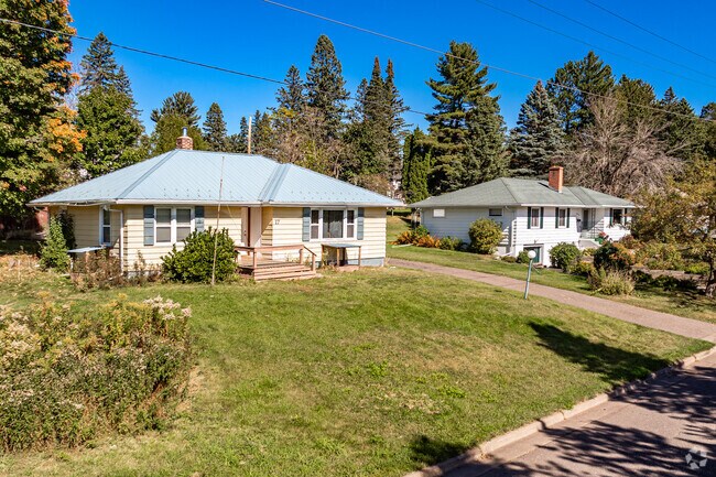 A variety of homes styles are available in the Kenwood neighborhood.