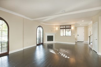 11805 Laurelwood Dr, Studio City, CA 91604