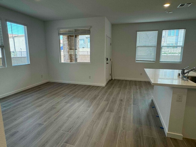 2552 Venetia Pointe St, Henderson, NV 89044 - photo 5