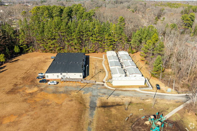 Winding Springs provides a learning community designed to promote strong academic qualities.