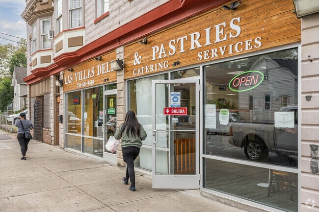Las Villas Deli & Pastries is a locally owned panadería in Clark-Fulton.