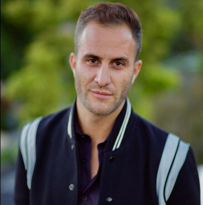 Agent Photo