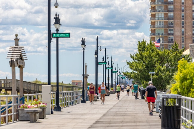 Many Lower Chelsea locals use the boardwalk to get their daily exercise.