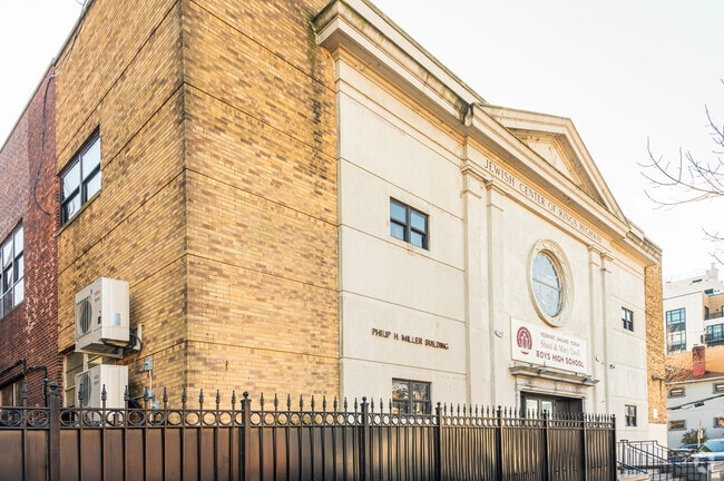 Yeshivat Shaare Torah is a good school for Jewish families