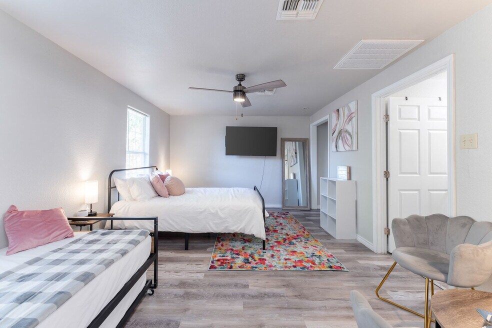 1538 S 19th St unit ID1268399P, Corpus Christi, TX 78404 - photo 1