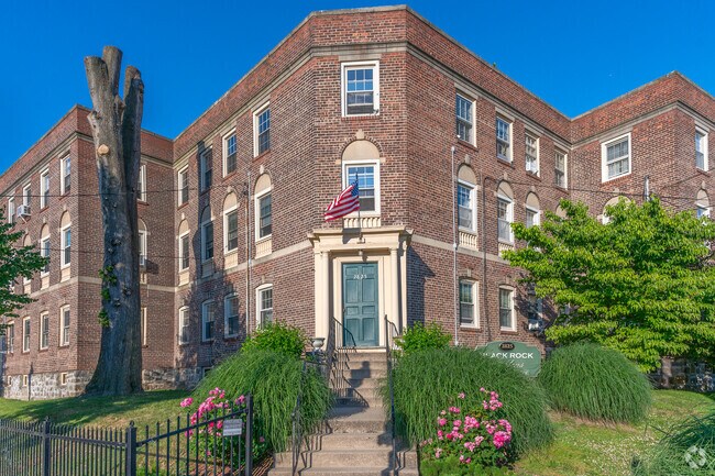 You will also find affordable condo options in Black Rock.