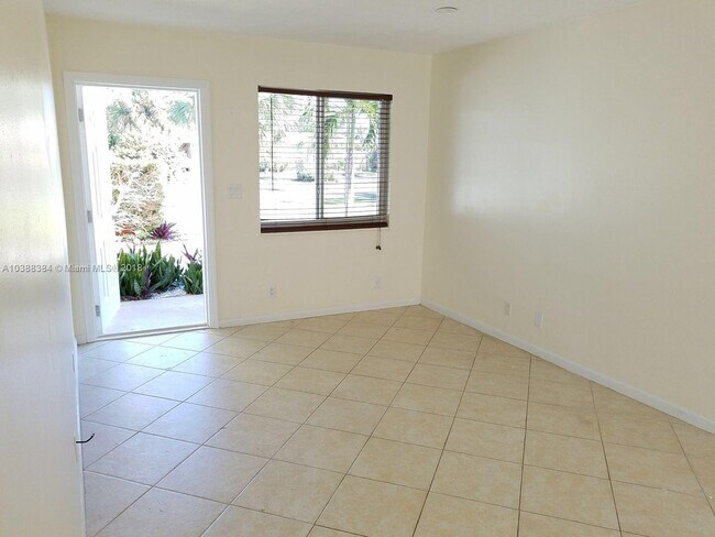 1231 NE 23rd Ave unit 3, Pompano Beach, FL 33062 - photo 4