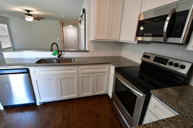 237 W Forest Ave unit 213, Sherman, TX 75090 - photo 5