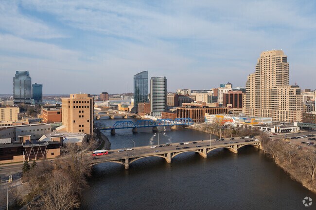 Heritage Hill is very close to the beautiful and active downtown heart of Grand Rapids.