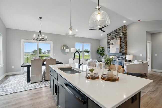 933 Long Dr, Solon, IA 52333 - photo 5