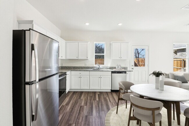 14100 Coness St unit 36493287, Pilot Point, TX 76258 - photo 2