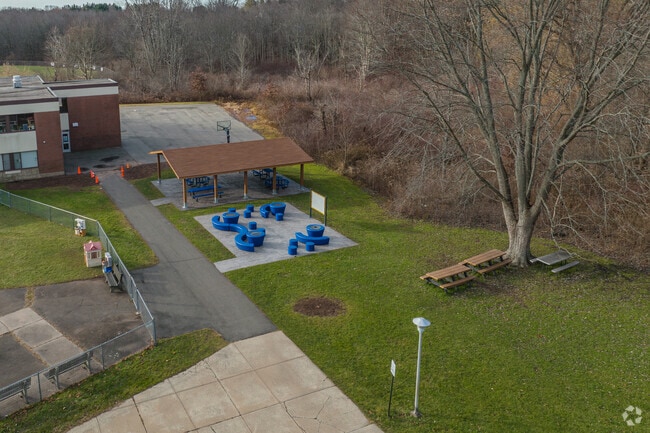 Thomas Hooker Elementary School attends to grades k-5.