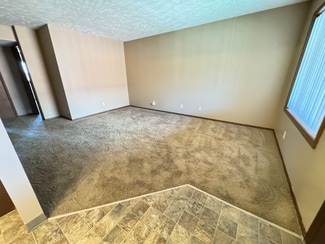 1800 Knox St Unit 1840 Knox St. #17, Lincoln, NE 68521
