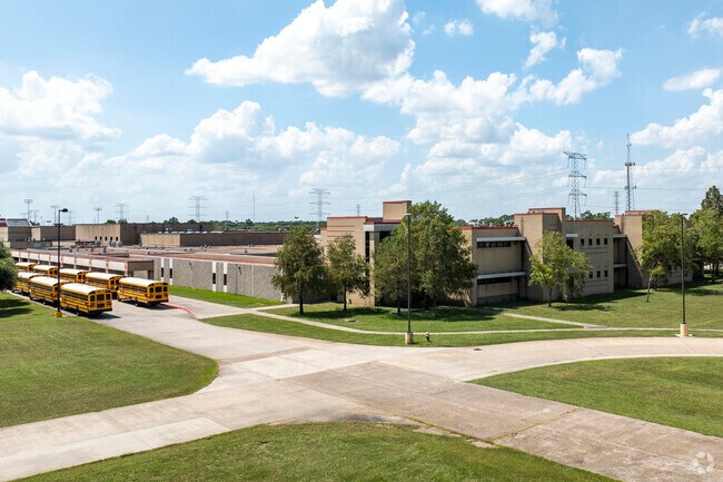 Crosby Middle School received a B grade from Niche.