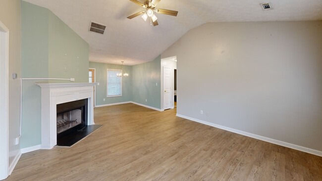 49 Canterbury Dr, Grantville, GA 30220 - photo 2