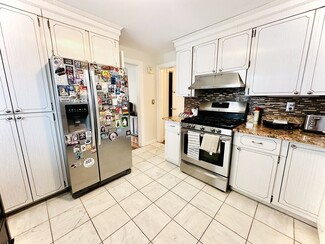 49 Hackensack Rd Unit 1, Chestnut Hill, MA 02467