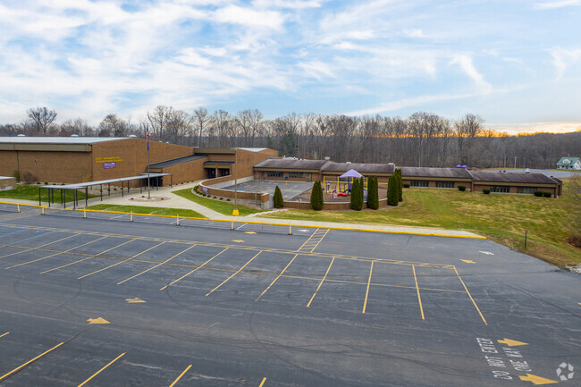 21.2% of teachers at East Washington Elementary are in their first or second year.