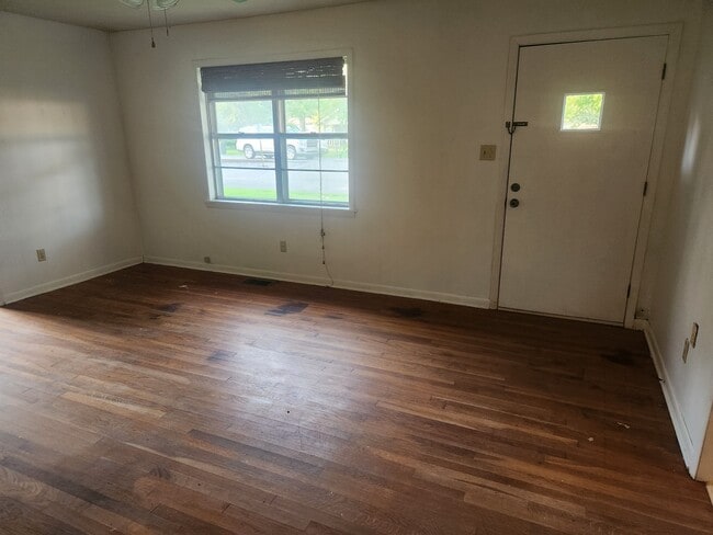 104 W Searcy St, Kensett, AR 72082 - photo 2