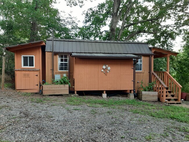 76 Overlook Dr unit B Basement, Leicester, NC 28748 - photo 2
