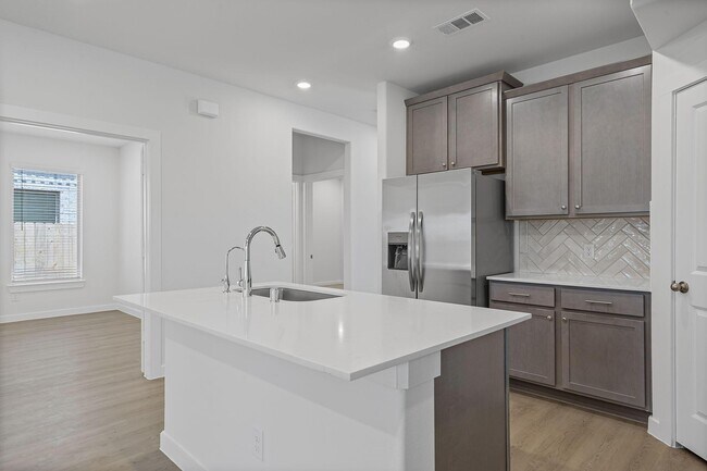 110 Orange Blossom Ct unit 38030745, Mont Belvieu, TX 77535 - photo 5