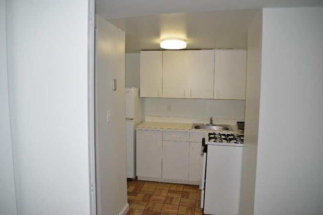 The South Star unit 10-12, New York, NY 10038 - photo 4