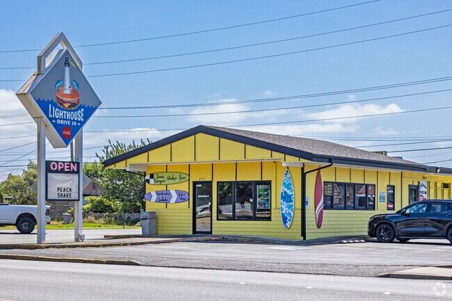 Lighthouse Drive-In is a casual restaurant in West End, WA, serving burgers and fish & chips.