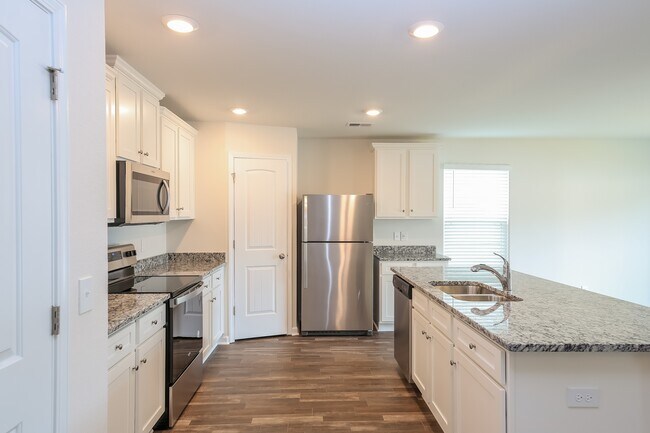 2123 Southlea Dr, Inman, SC 29349 - photo 5