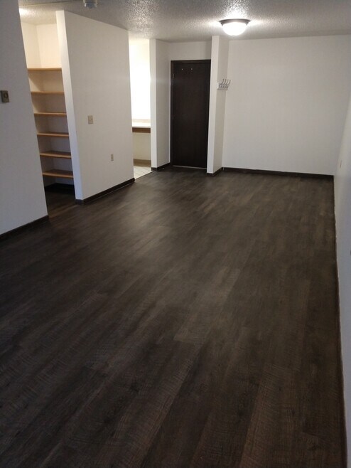 808 Hills Ave unit 1, Jackson, MN 56143 - photo 1