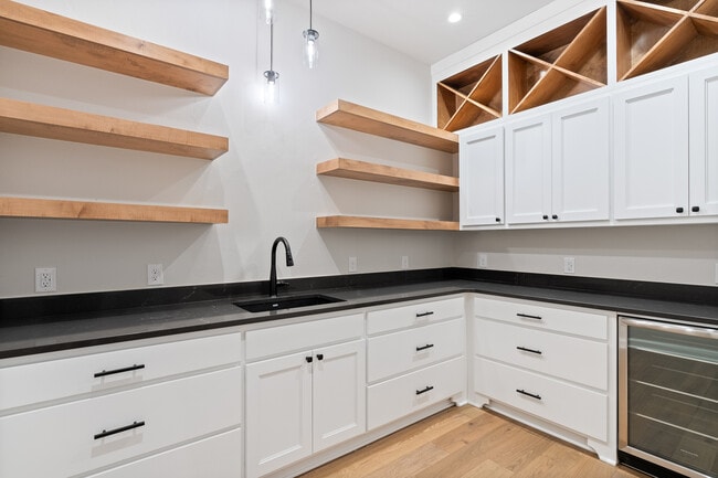 3923 Yellowstone Dr_Pantry.jpg