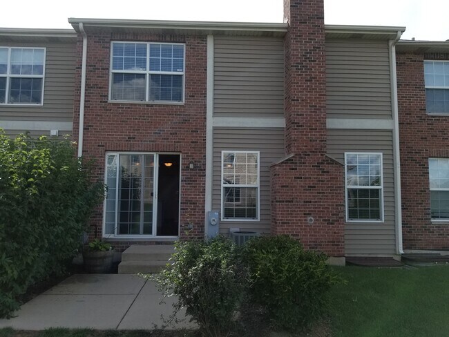 1196 Megan Ct, Elgin, IL 60120 - photo 6
