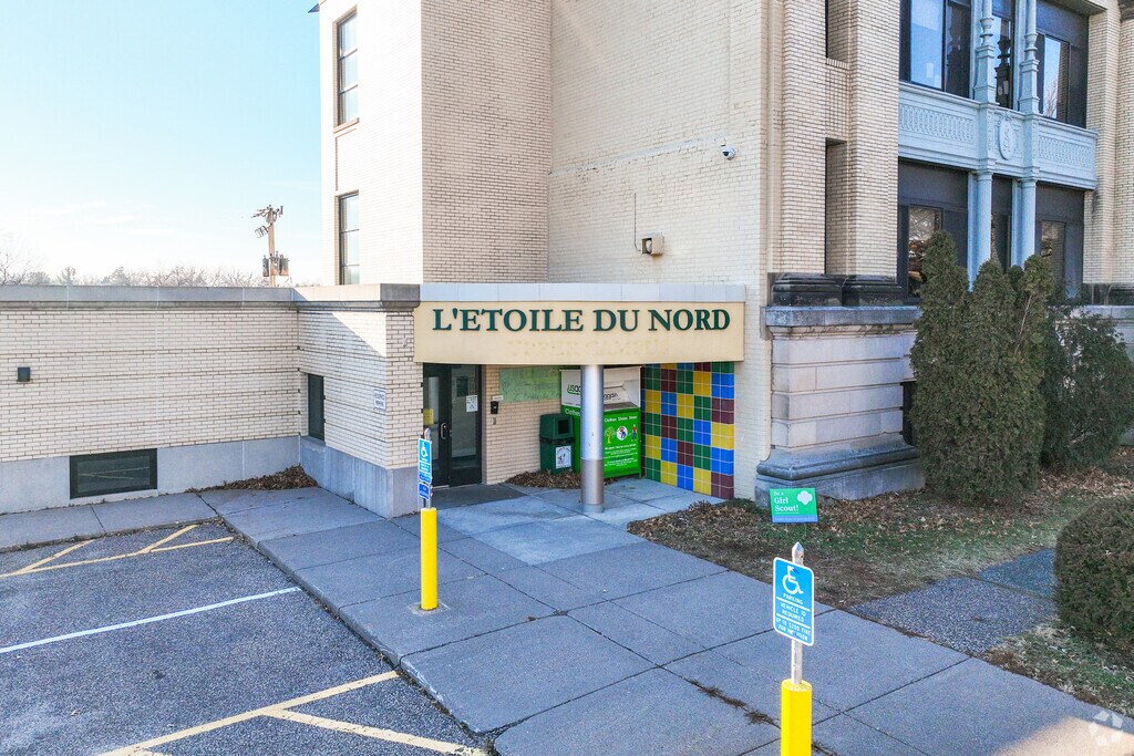 L'Etoile Du Nord French Immersion Lower is a magnet school located in Saint Paul, MN.