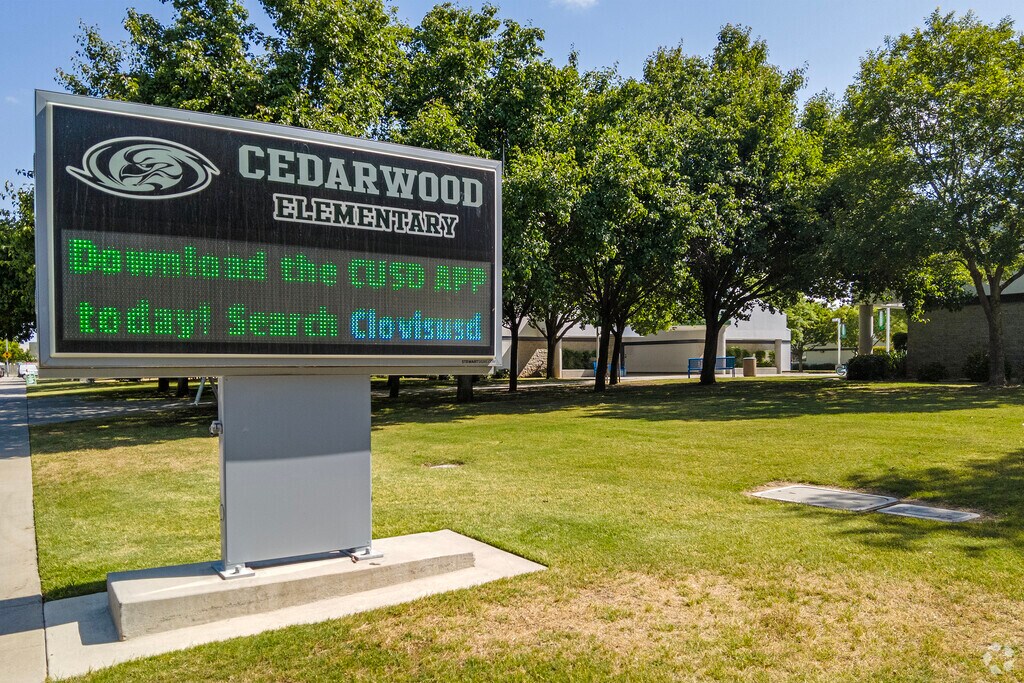 Cedarwood Elementary School welcomes students in Clovis.