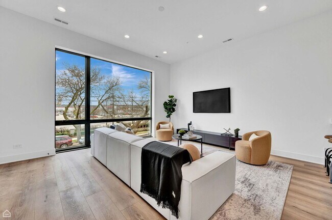 1621 W 13th St unit 101, Chicago, IL 60608 - photo 4