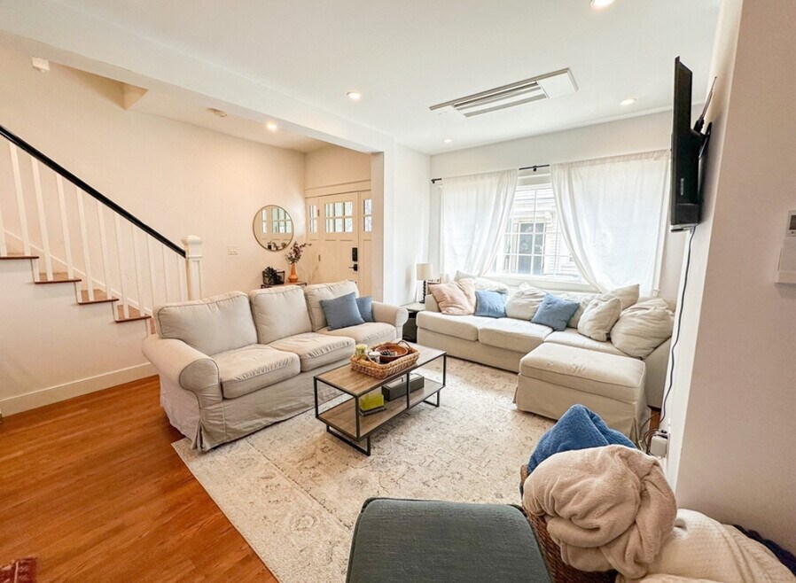 110 Sudbury St unit 3, Boston, MA 02114 - photo 1