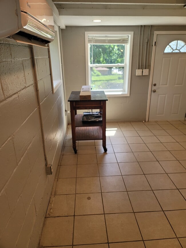 327 S Hocker Ave unit R, Independence, MO 64050 - photo 4