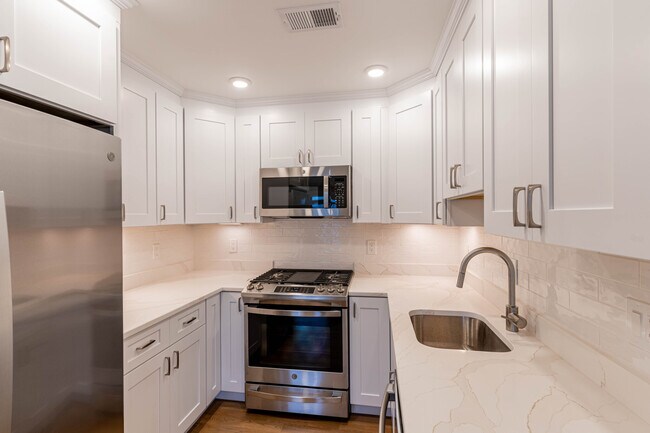 303 Maverick St unit 4, Boston, MA 02128 - photo 7