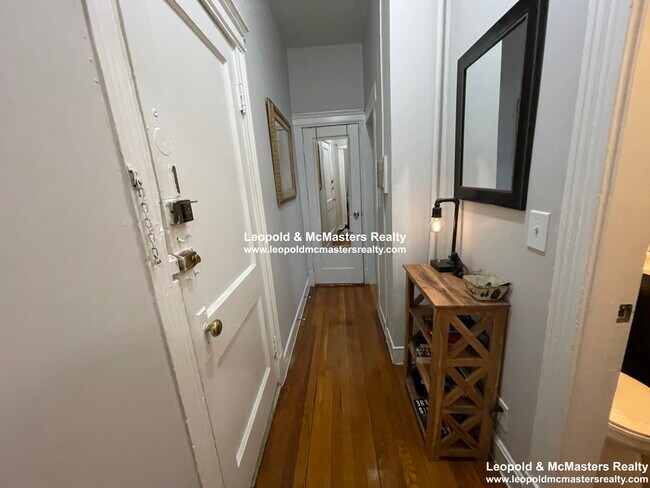 164 Gardner St unit 4, West Roxbury, MA 02132 - photo 4