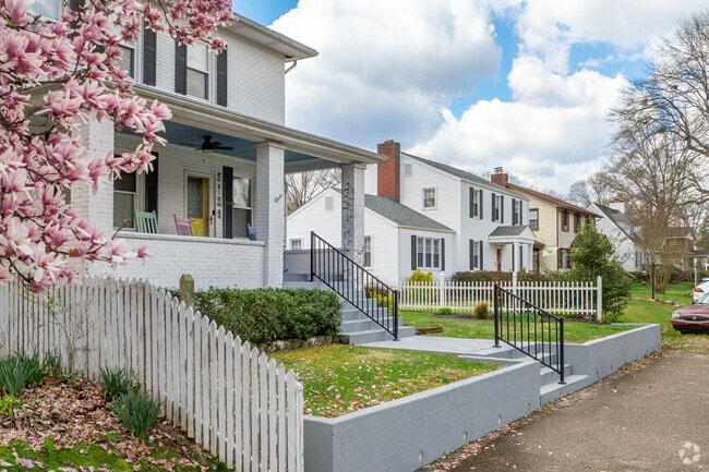 Kanawha City features beautiful examples of Colonial Revival architecture.