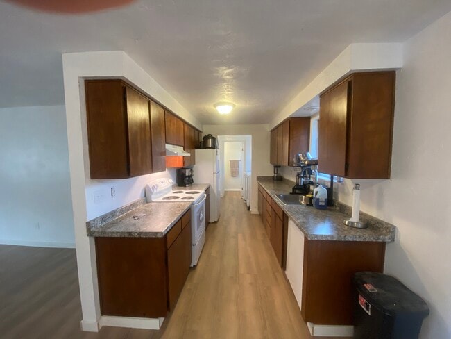 880 N Cloverleaf Loop, Springfield, OR 97477 - photo 6