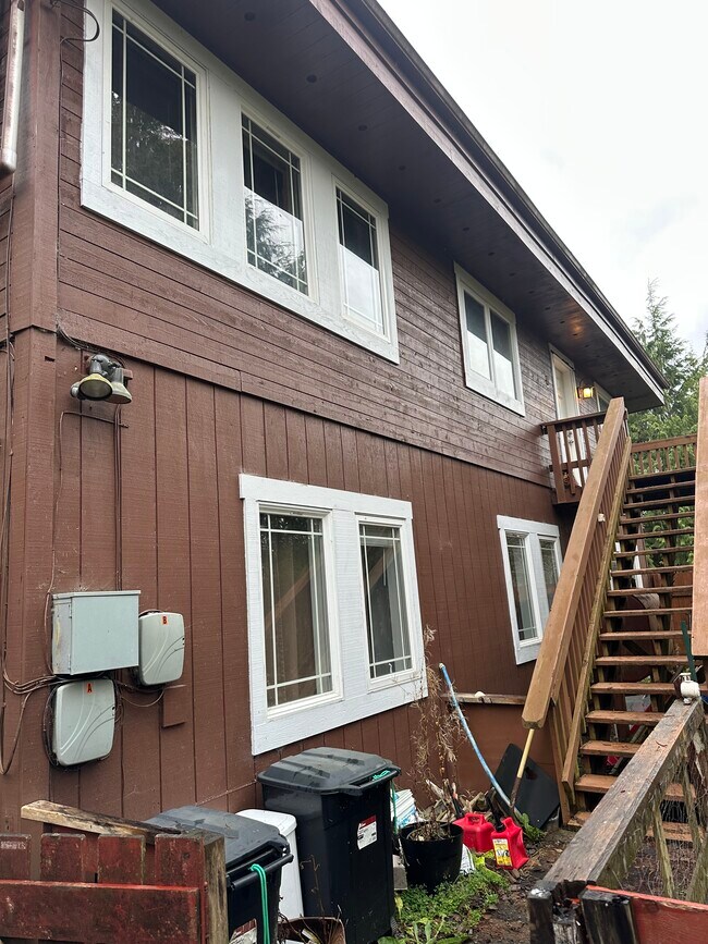 81 Phillips Ln unit B - Upper, Ketchikan, AK 99901 - photo 5