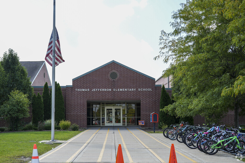 Thomas Jefferson Elementary School provides education to students in Joliet, IL.