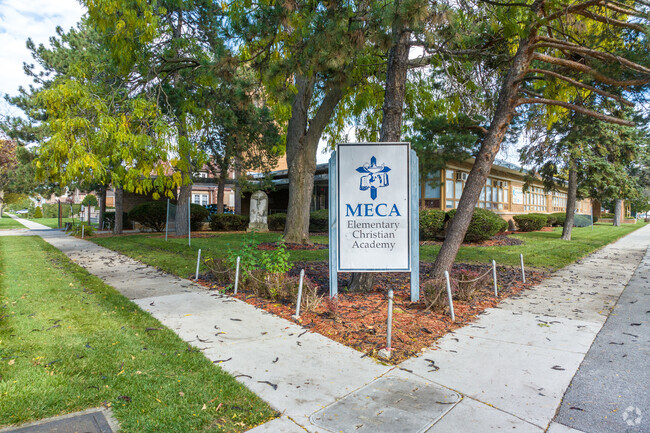 Meca Elementary School has a student-teacher ratio of 13 to 1.