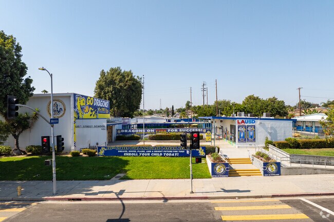 135th St Elementary School has an overall C+ grade from Niche.