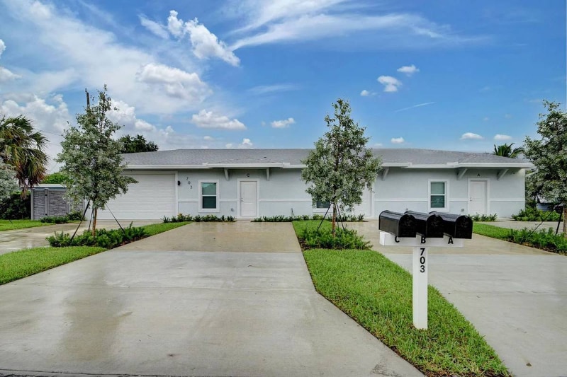 703 Dawn Place unit C, Lantana, FL 33462 - photo 1